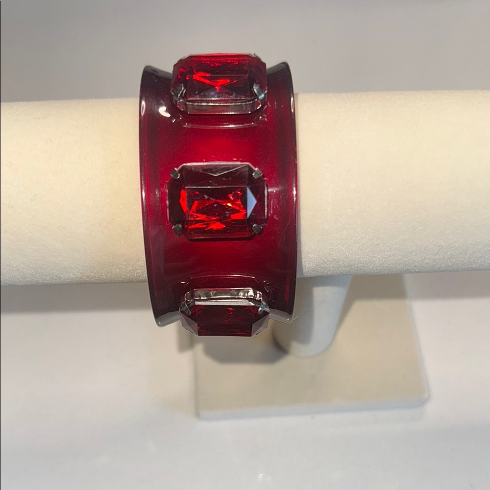 GORGEOUS VINTAGE RED LUCITE RED SQUARE CRYSTAL BRACELET